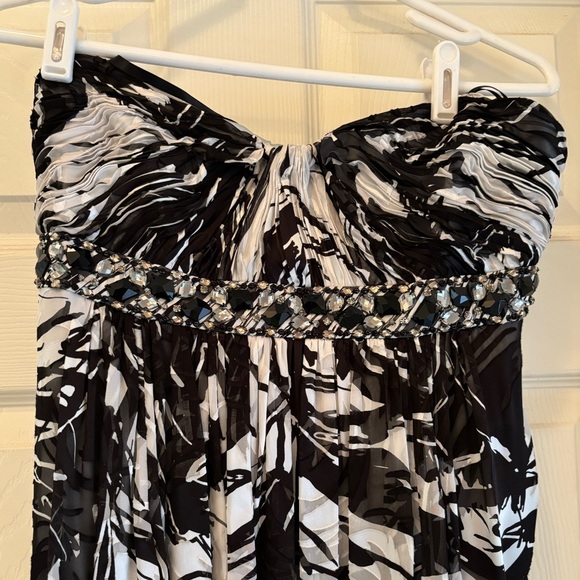 NWT BCBGMaxAzria Silk formal dress Size 10 - Picture 5 of 8